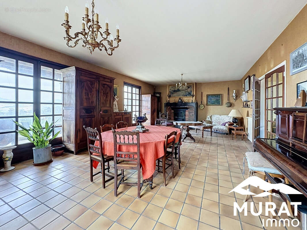 Maison 210 m² à Veyre-Monton  - photo 6