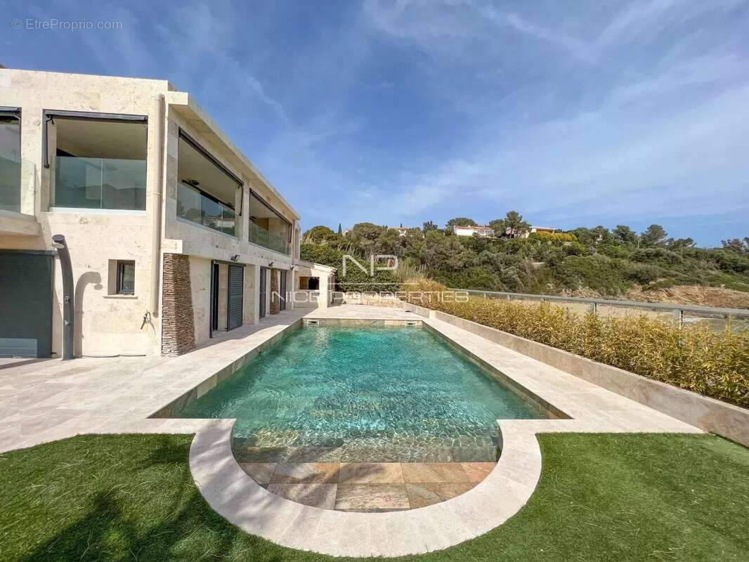 Jolie villa pieds dans l'eau - photo 10
