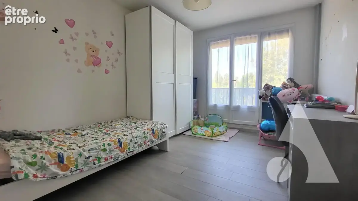 Herblay Sur Seine - Appartement 5 pièces  de 96m²  avec balcon, caves, parking et box - photo 10