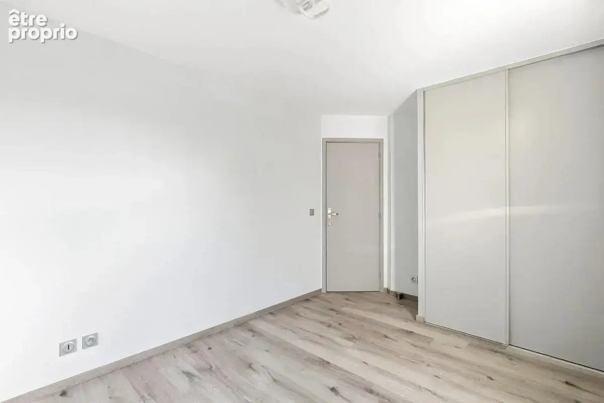 Appartement 4 pièces de 80 m² à Ville-la-Grand - Parking - Terrasse - photo 17