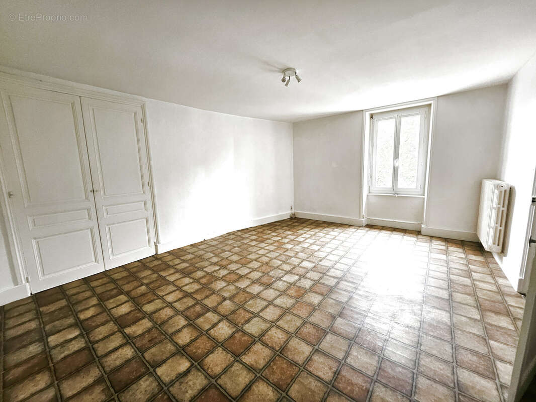 Appartement à EPINOUZE