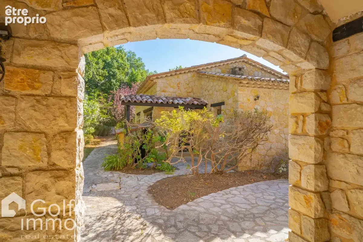 Villa de charme en pierre  plain-pied  300 m² 7000 m² du terrain  Piscine balinaise - photo 8