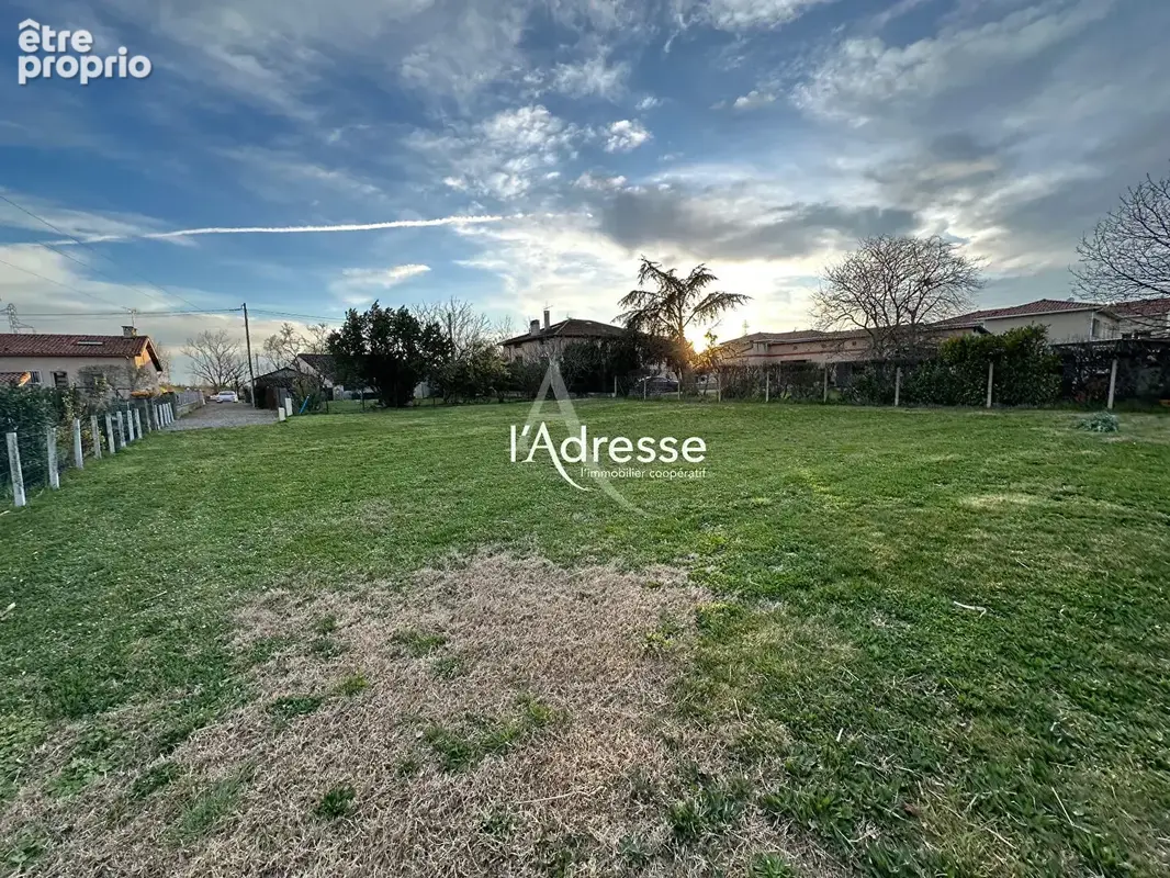 Photo Terrain à Roques au prix de 179 000€