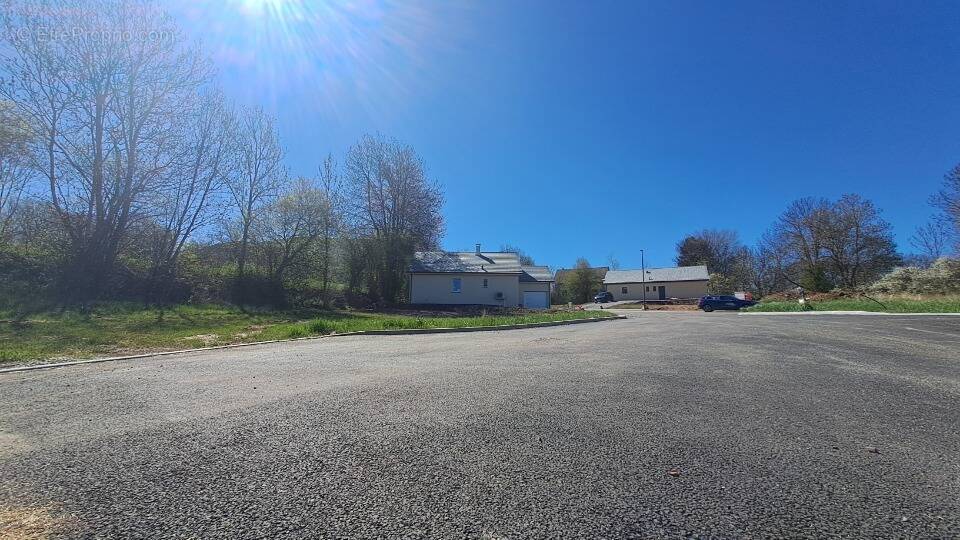 Terrain à FOREST-SAINT-JULIEN