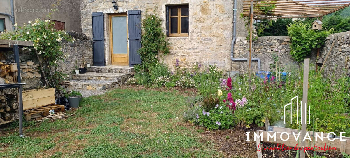 Maison à SAINTE-EULALIE-DE-CERNON
