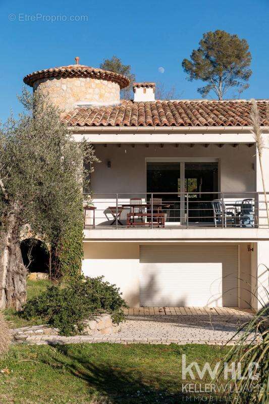 Maison à ROQUEFORT-LES-PINS