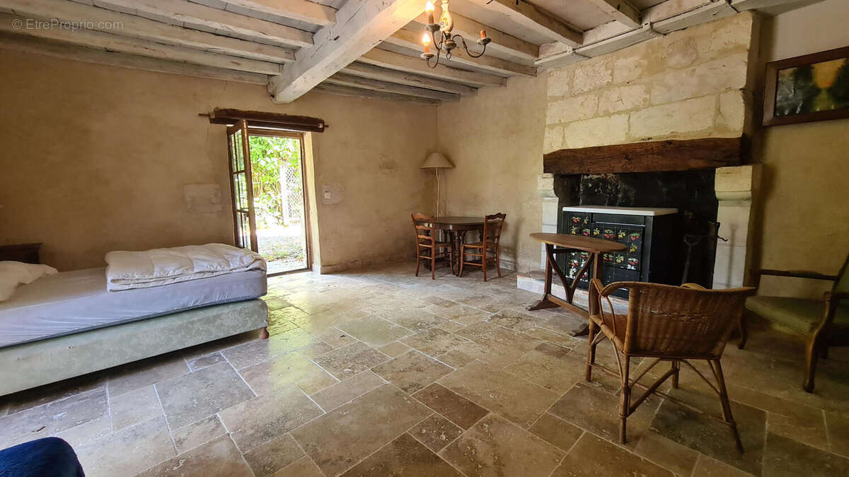 Jolie maison de village. 4 chambres, jardin clos, piscine. Proche Aubeterre. - photo 4