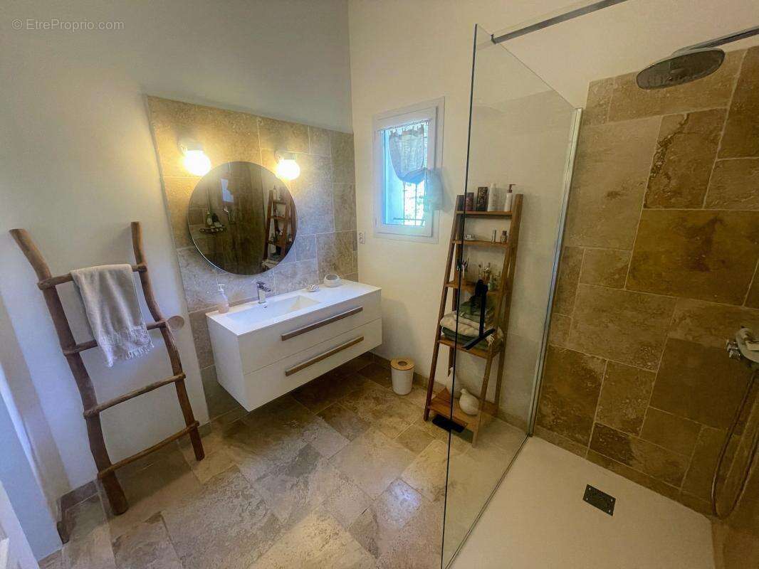 Maison 233 m² à Rognes  - photo 11