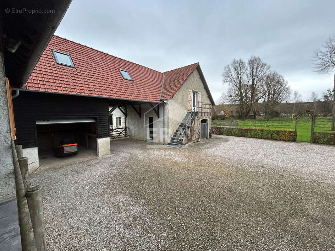 Maison à ESTREELLES