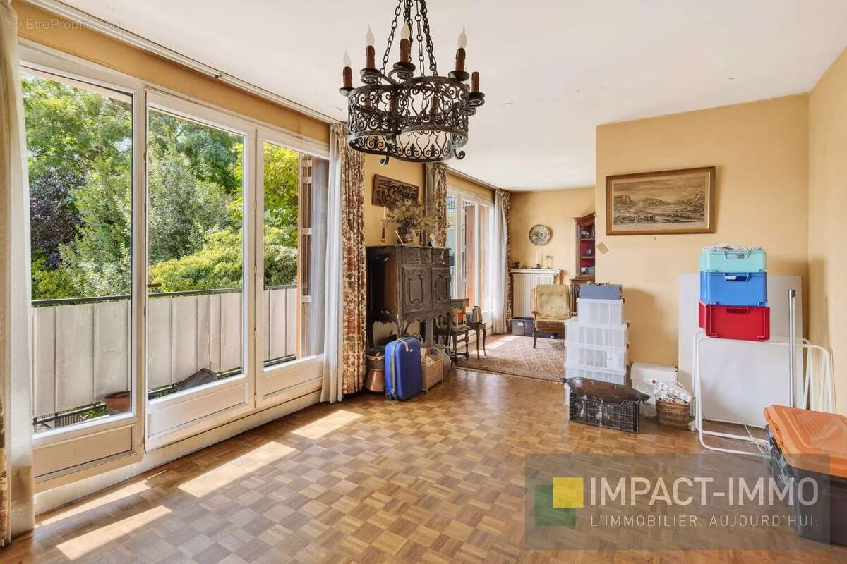 Appartement à COURBEVOIE