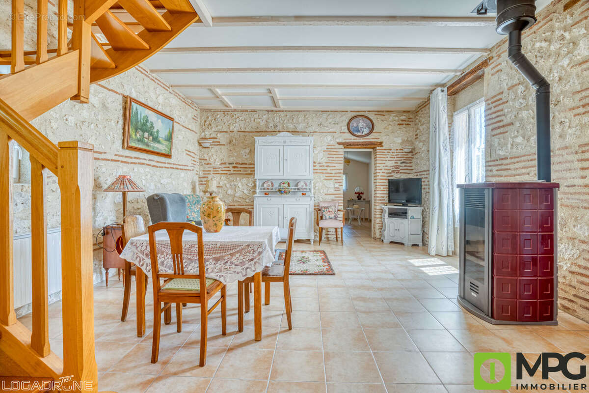 SAINTE LIVRADE SUR LOT, maison en pierres F4 entièrement restaurée - photo 10