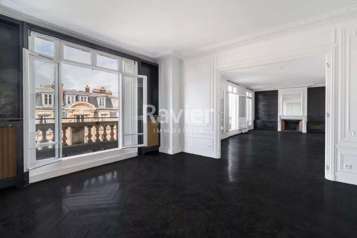 Appartement à PARIS-7E