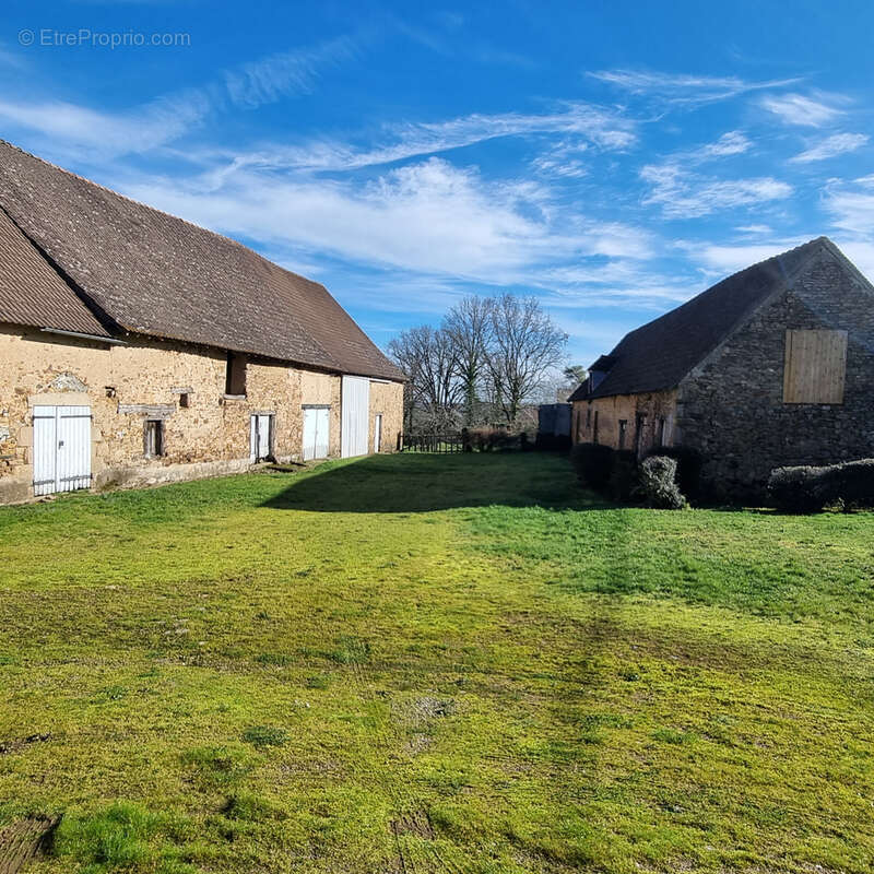 Ancien corps de ferme dans petit hameau calme ! - photo 9