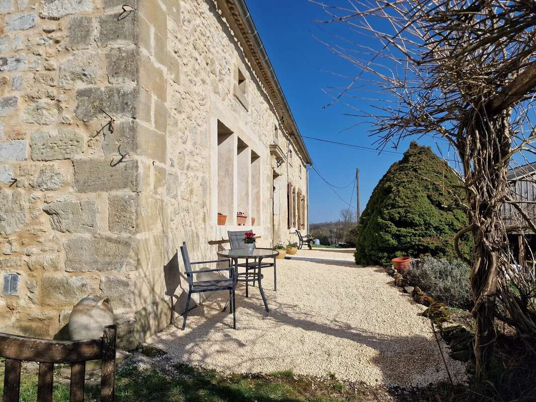 Maison à LAUZUN