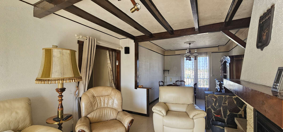 Maison à CHARMES-SUR-RHONE