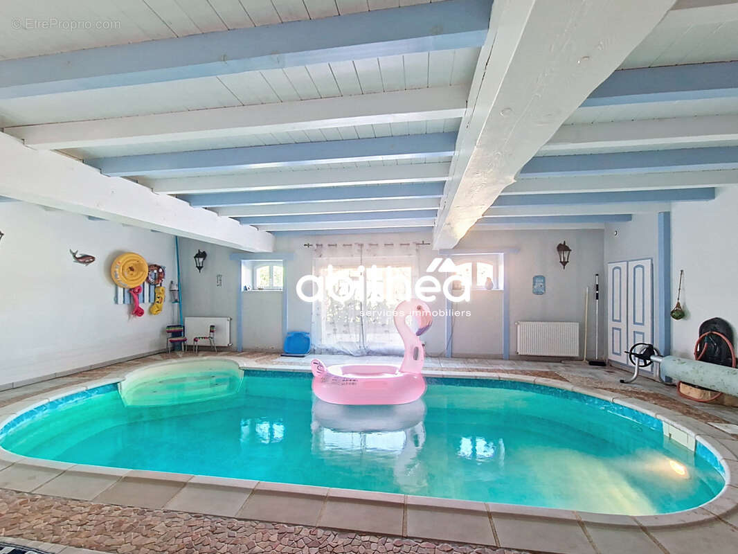 Maison à SAINT-GENIS-DE-SAINTONGE