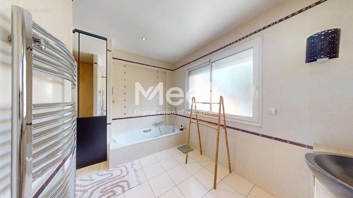 Maison 6 Pièces - 3 Chambres - Piscine - Dépendance - photo 17