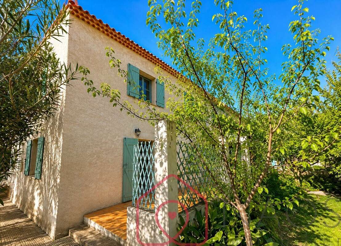 Sanary-sur-Mer - Maison familiale 5 pièces avec jardin arboré - photo 2