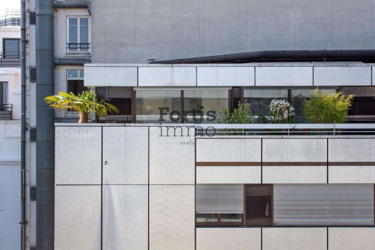 Appartement à PARIS-8E