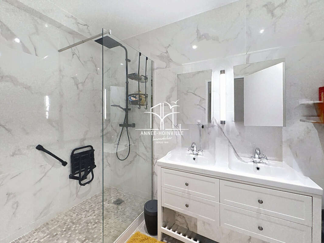 SALLE DE DOUCHE  - Appartement à VILLERS-SUR-MER