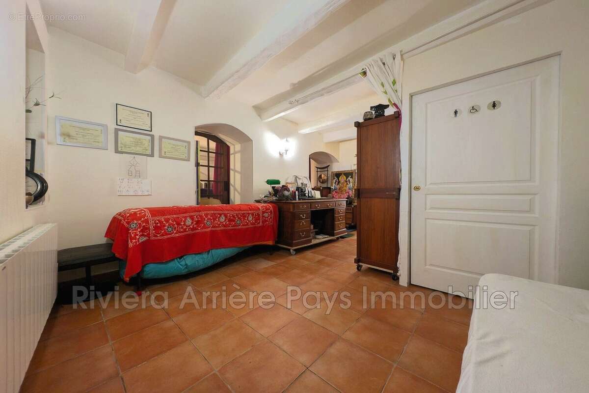 Appartement à PUGET-THENIERS