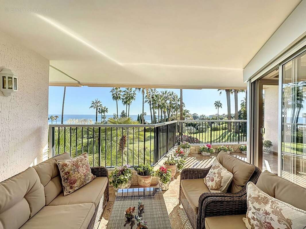 Appartement à VALLAURIS