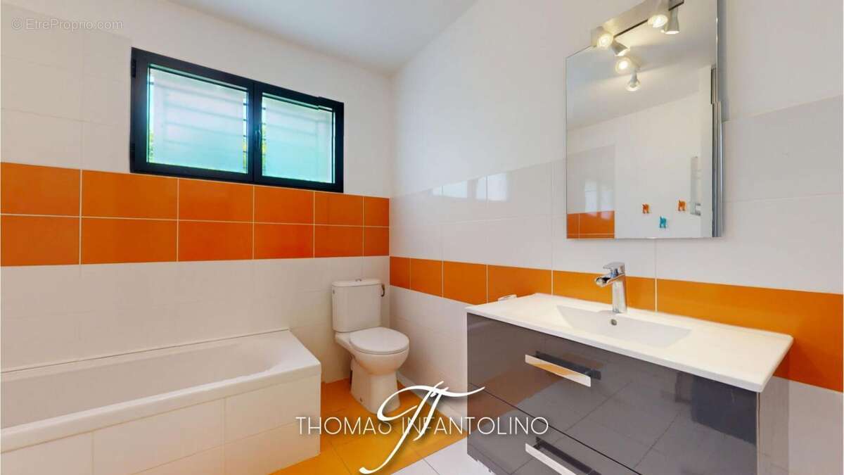 En exclusivite - plain pied - 3 chambres - sous sol - piscine - photo 18