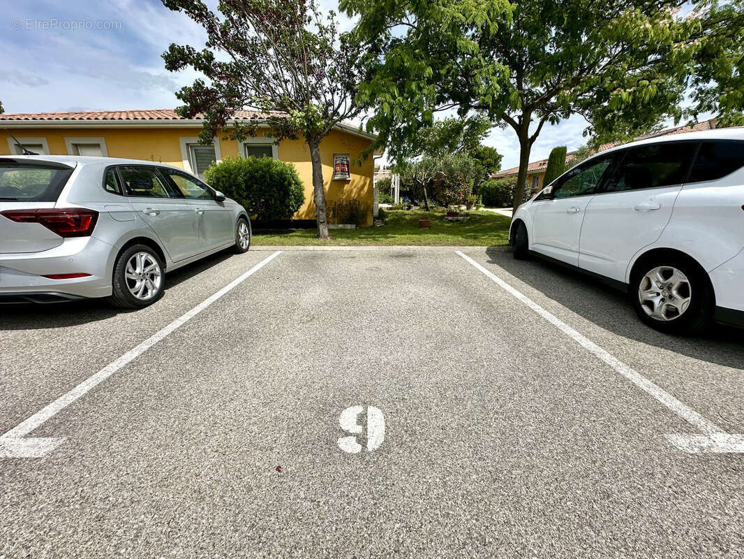 Paradou (13) : Villa T3 de plain pied de 78 m2 avec extérieur, garage et parking - photo 19