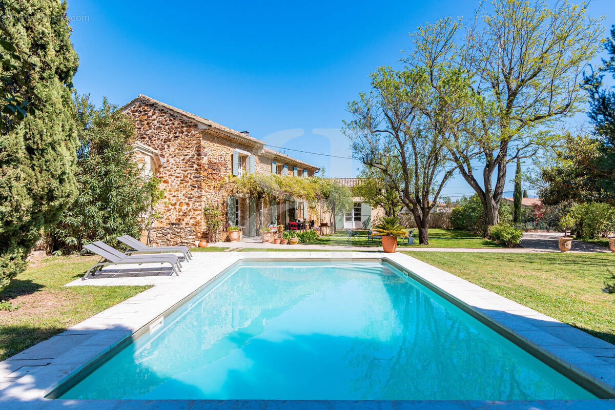 Maison à UCHAUX