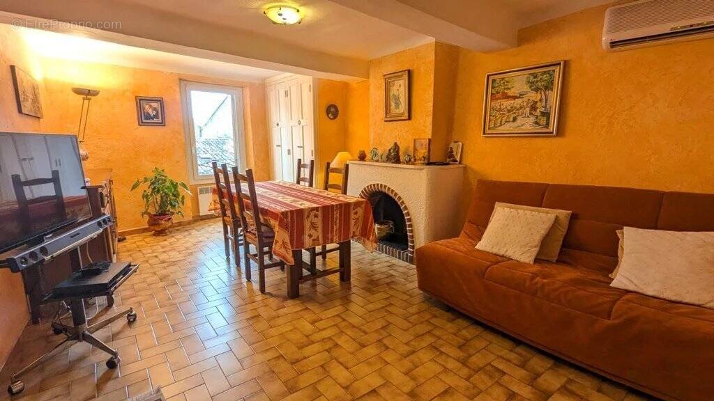 Appartement à CARCES