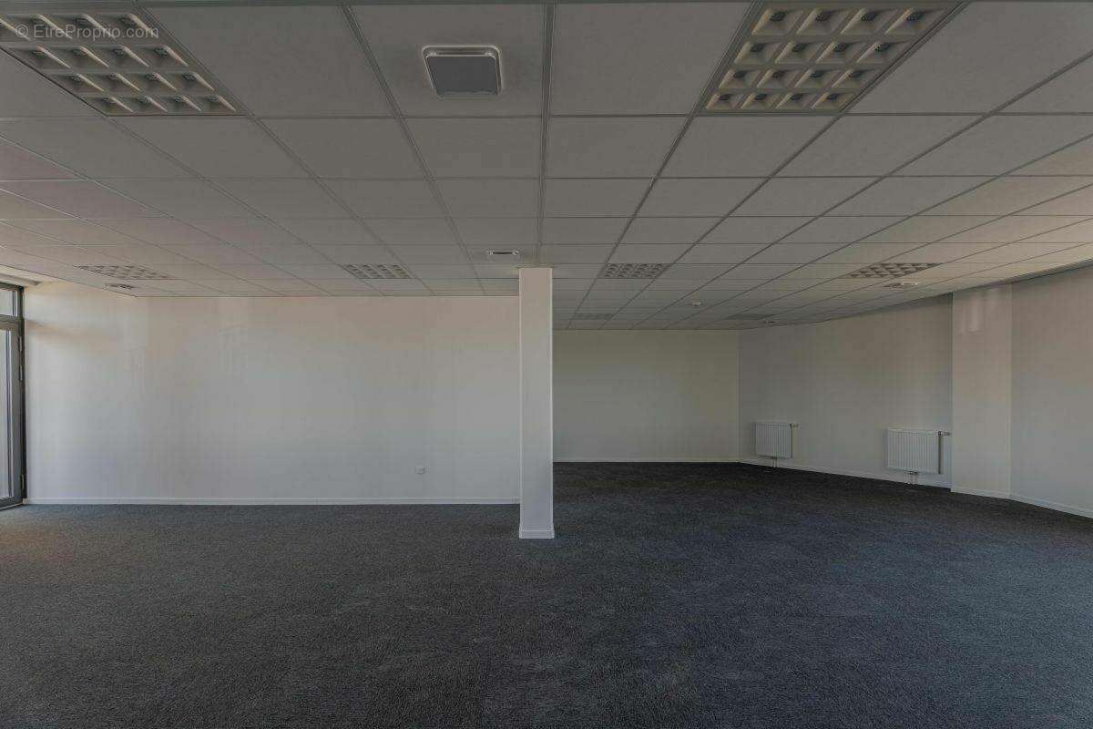 Commerce 112 m² à Epron  - photo 9