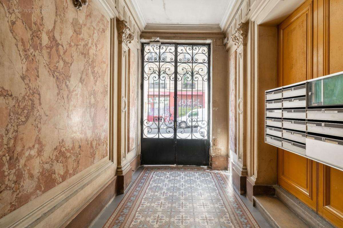 Paris (75018) – t3 – 65m2 – balcon (4,08m2) - orientation sud - très lumineux - traversant – ascenseur - 2 caves - photo 14