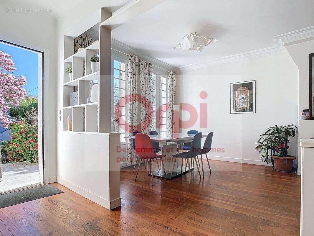 Maison à ISSY-LES-MOULINEAUX