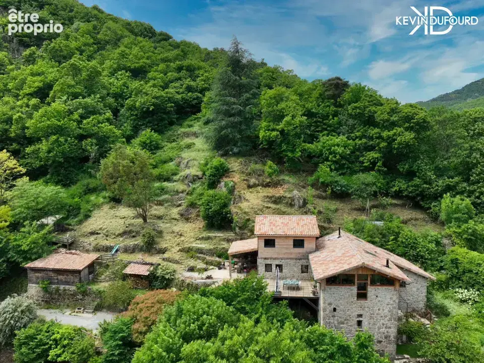 Maison avec gîte de 140m²  sur un terrain de 1,9 Hectares à - photo 20