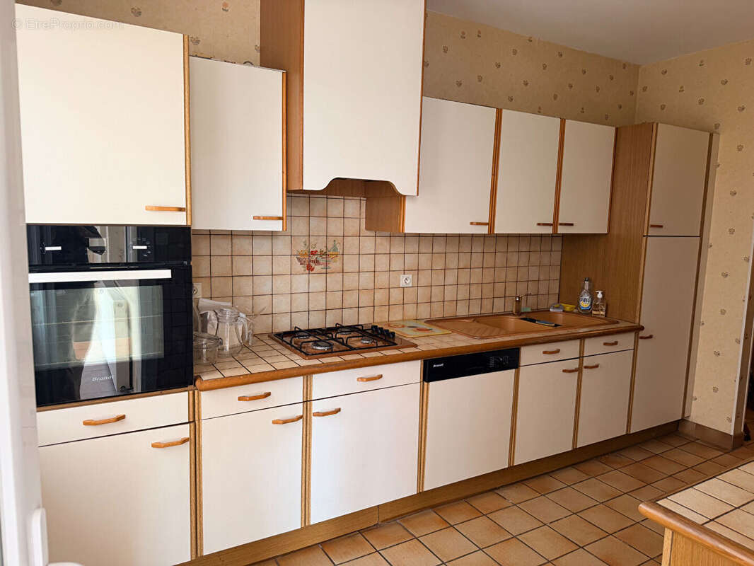 À Bourg, maison de plain-pied  de 137 m2 - photo 5