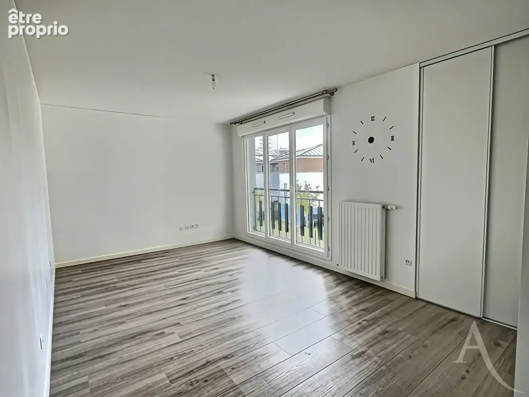 Appartement 1 pièce 28.40 m2 avec place de parking en sous-sol - THIAIS résidence récente - photo 4