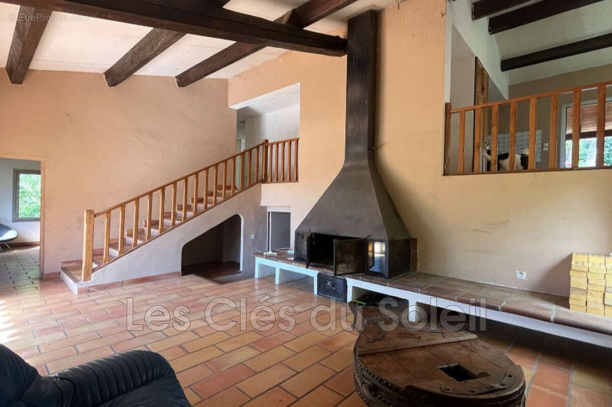 Maison à LE REVEST-LES-EAUX