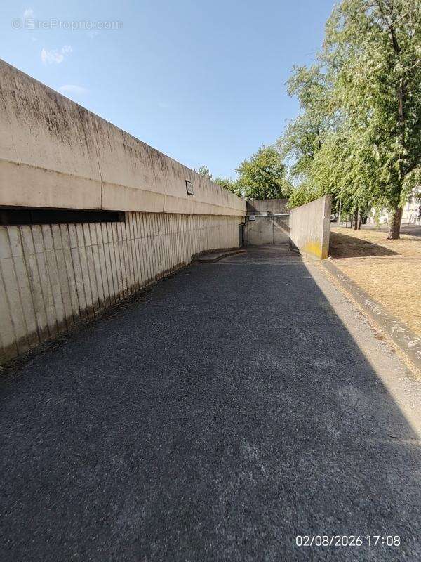 Garage couvert semi-enterré en copropriété à vendre VALENCE (26) - photo 5