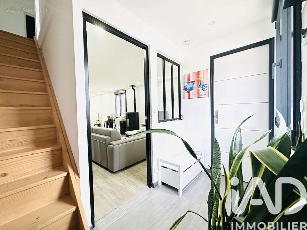 Photo 2 - Maison à LE VAL-SAINT-GERMAIN