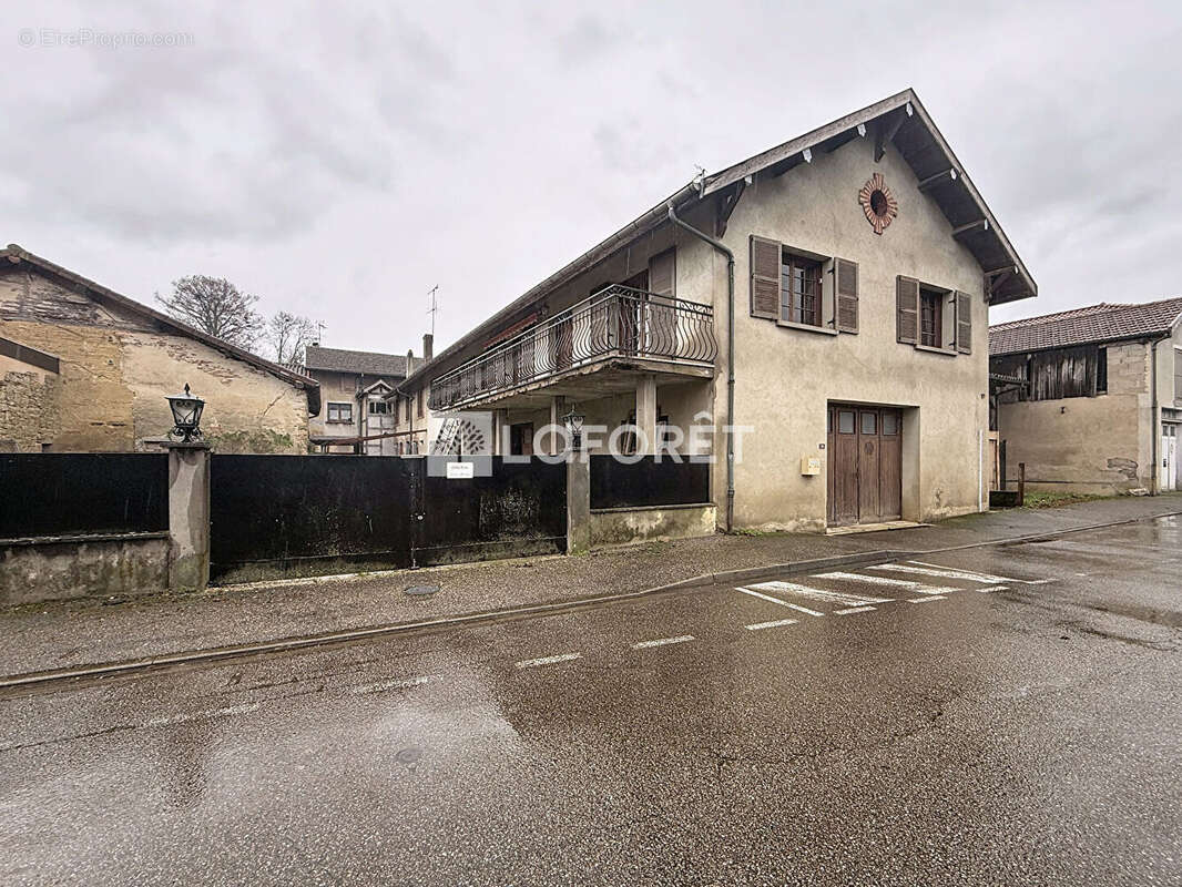 Maison à SAINT-JULIEN-SUR-REYSSOUZE