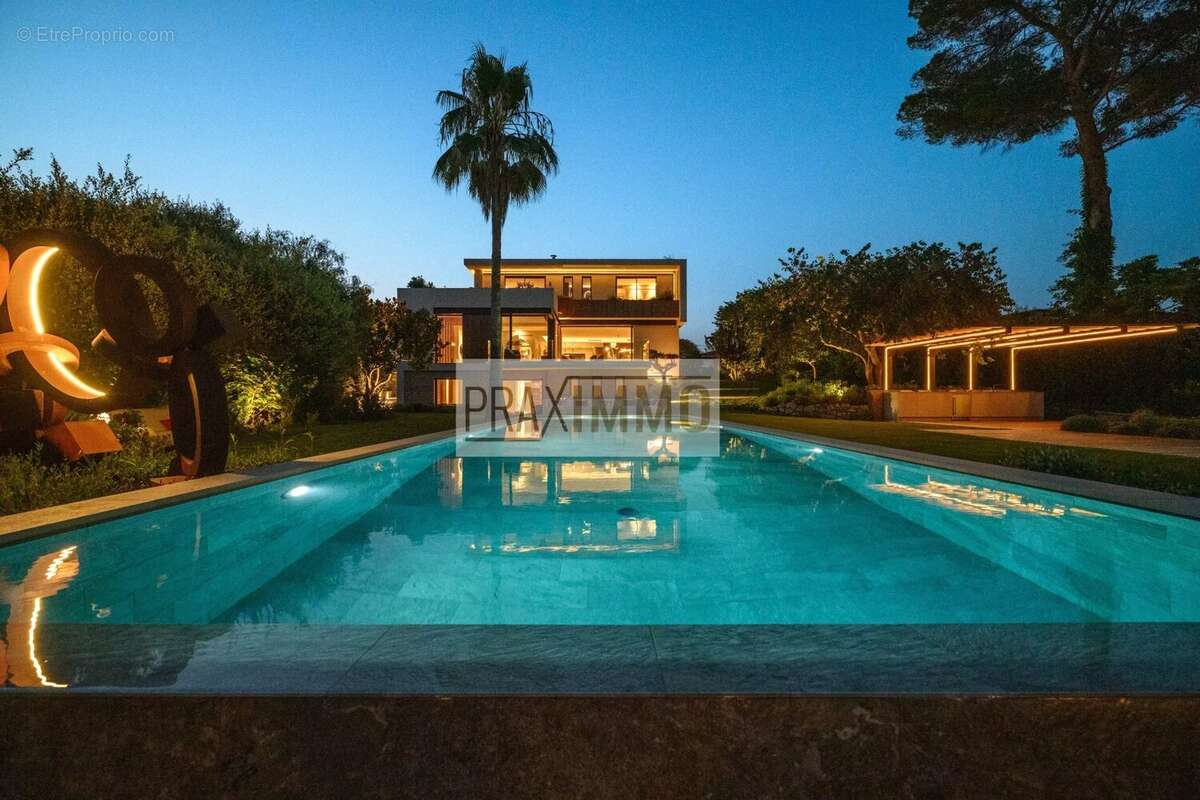Maison 400 m² à Mougins  - photo 2
