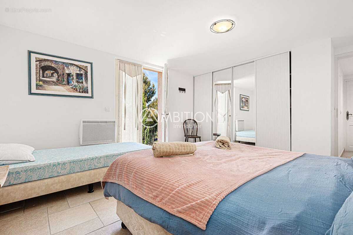 Maison à LES ISSAMBRES