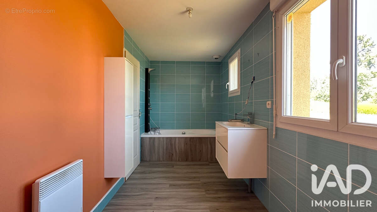 Maison 73 m² à Montbozon  - photo 8