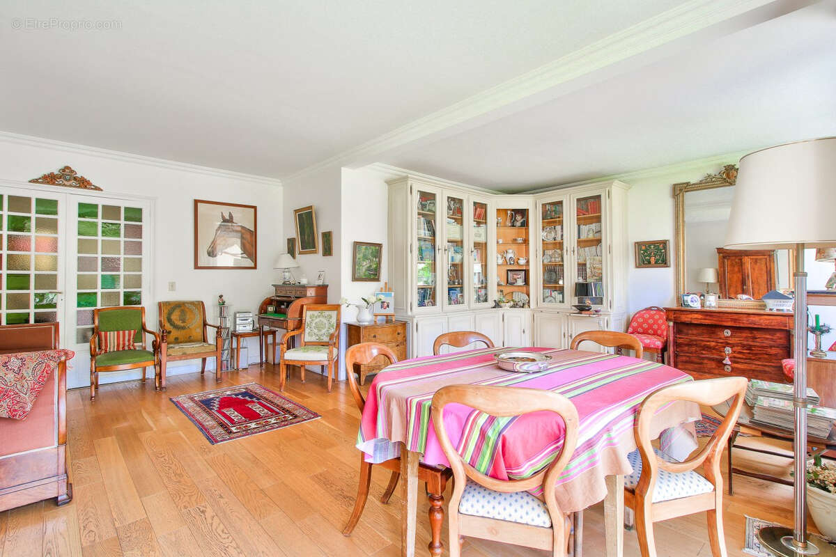 Appartement à VILLE-D&#039;AVRAY