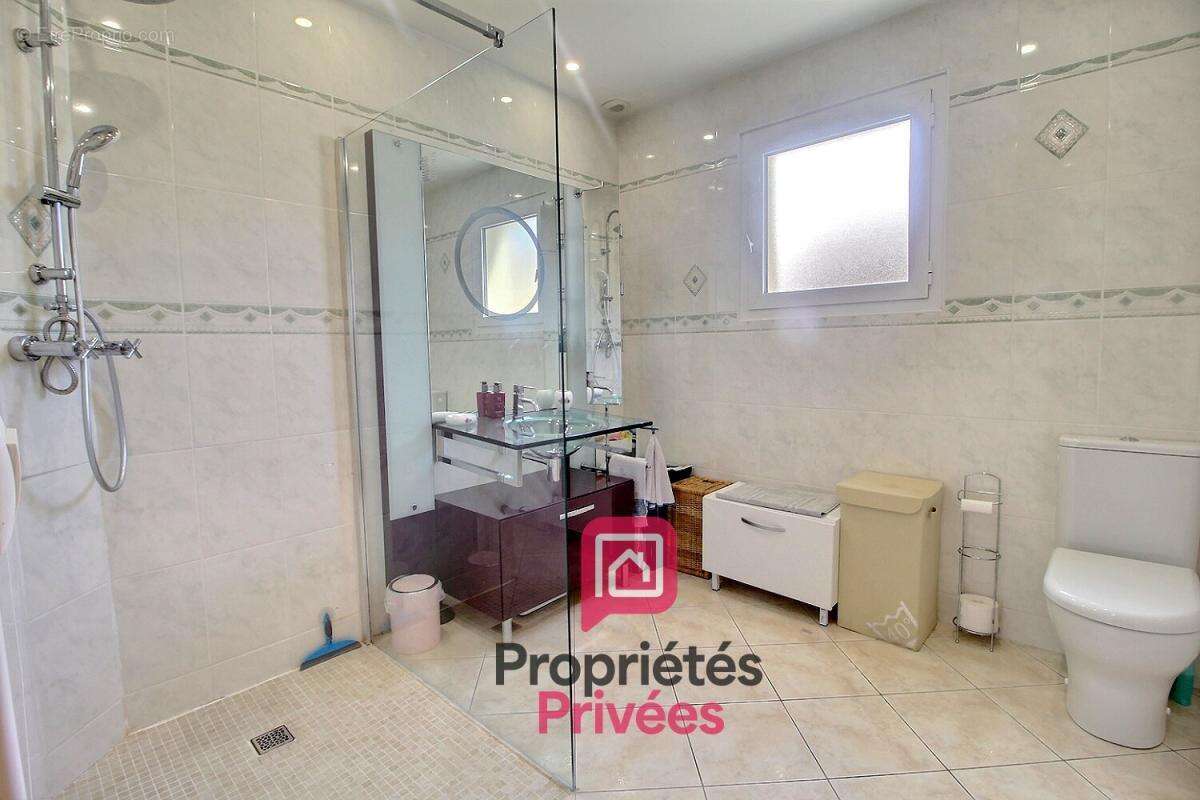 A seulement 10 mn de la gare de MONTARGIS avec Paris/Bercy Direct en 1h ! Prête à vous accueillir SANS TRAVAUX - MAISON CLE EN M - photo 5