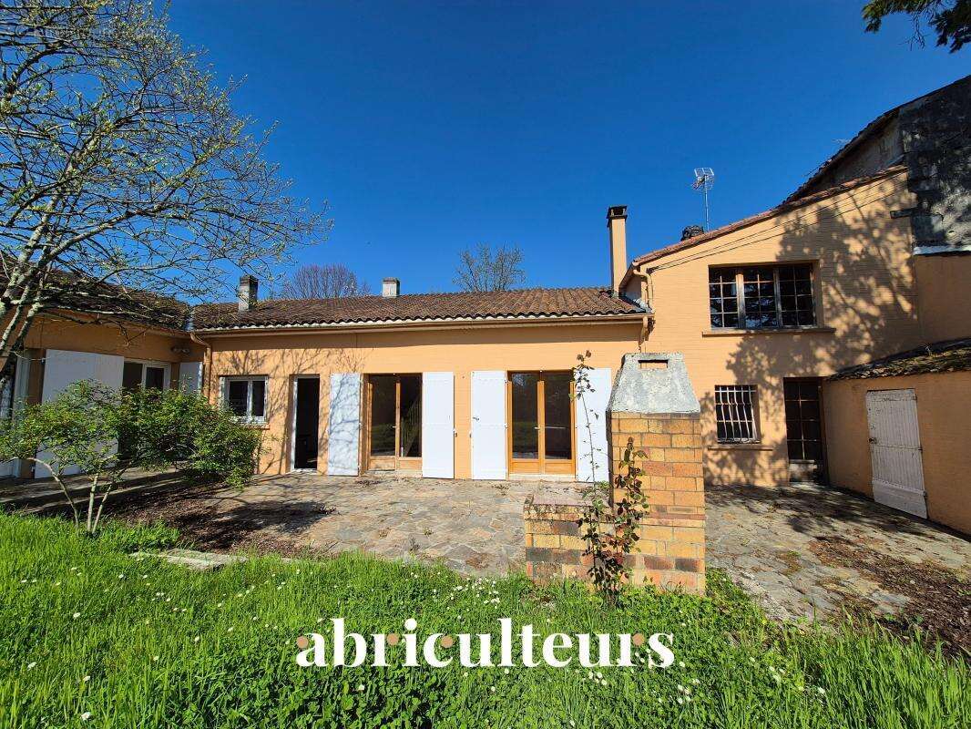 Maison familiale dans un quartier calme à la vente à Cognac (16100) - photo 2