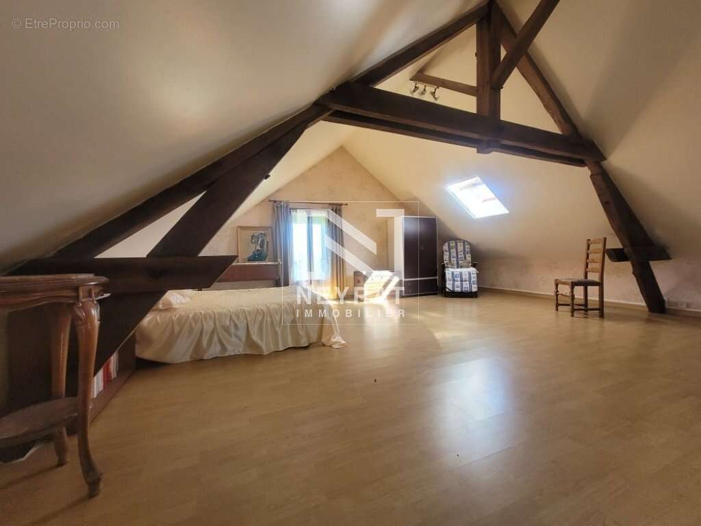 Maison à SAINT-LEGER-SUR-VOUZANCE