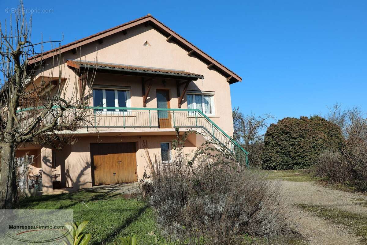 Maison à CHARNAY-LES-MACON