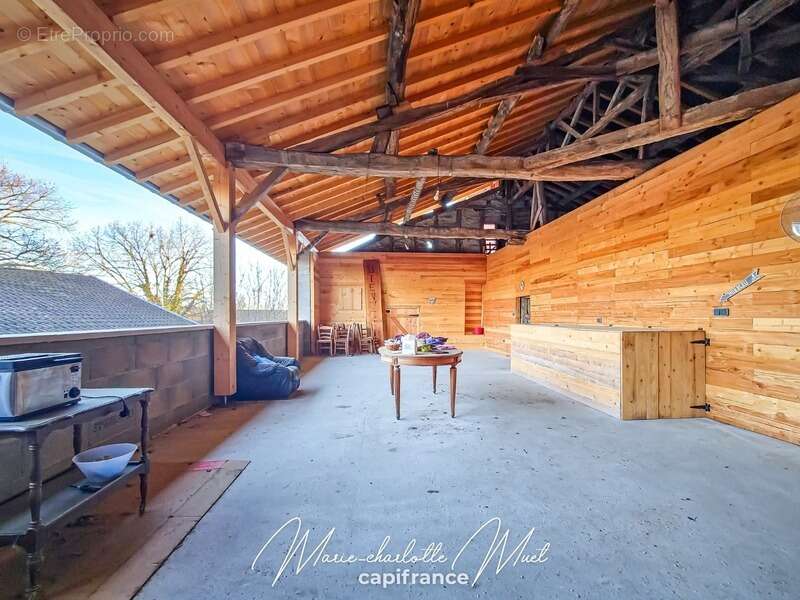 Maison à BAGE-LE-CHATEL