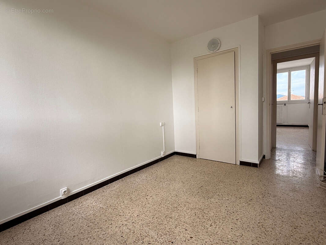 Appartement à BAGNOLS-SUR-CEZE